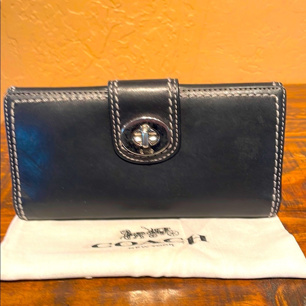 Black Leather Turn-Lock Wallet - Women's